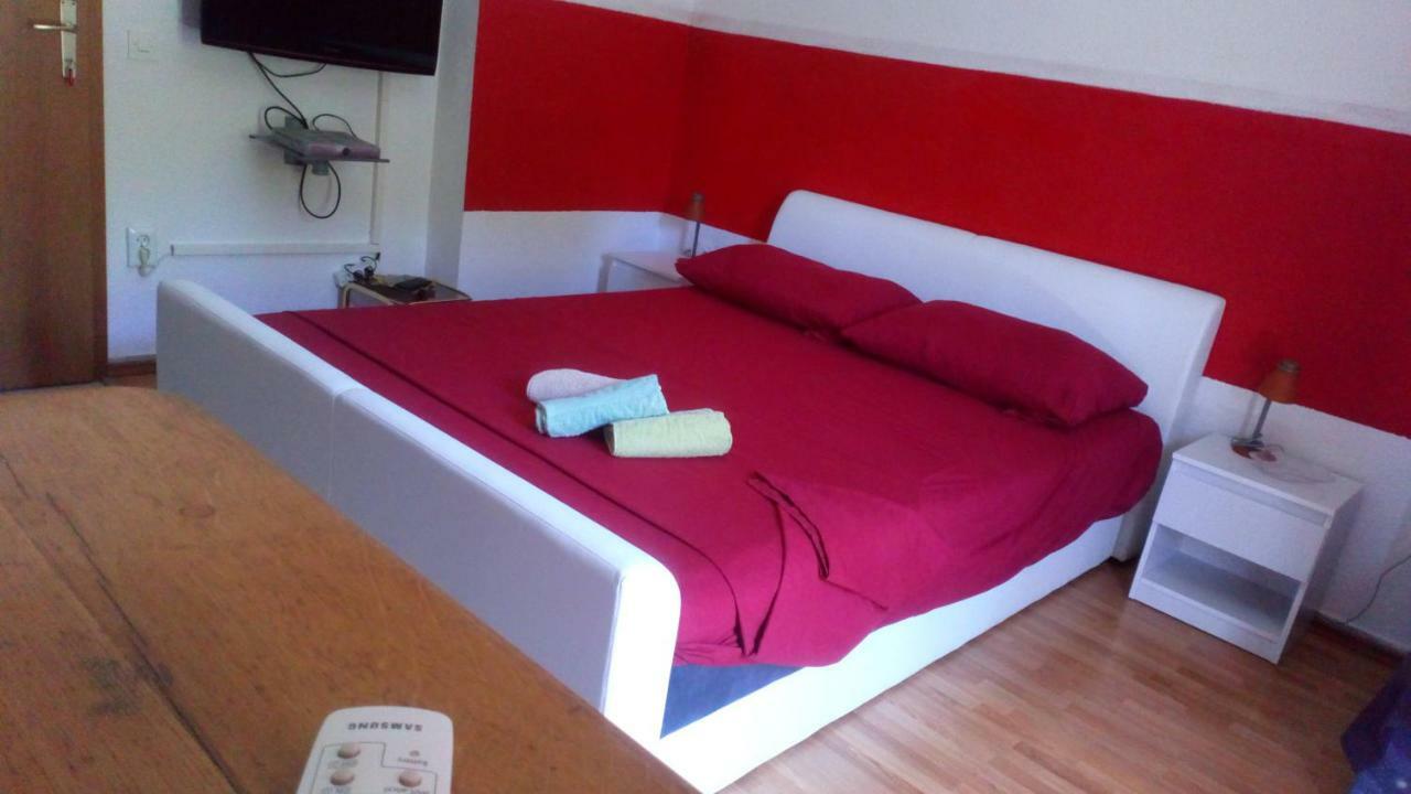 Rooms & Studio Villa Tatjana Supetar Eksteriør billede